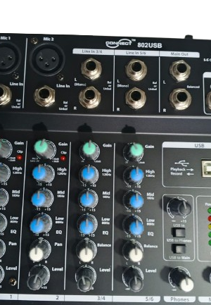 Mesa de mezclas compacta Wharfedale Pro CONNECT 802 USB de 6 canales (2 mono MIC/LINE y 2 estéreo). Consola analógica de bajo ruido con interfaz USB integrada para grabación estéreo y reproducción. Incluye Ecualizador de 3 bandas por canal, alimentación Phantom Power de +48V y entrada/salida RCA. Acabado en color negro, ideal para pequeños estudios, podcasting y músicos.