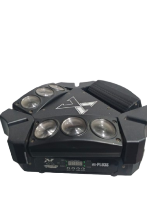 Luz LED Robótica Mini Spider Beam AX-PL93S (American Xtreme) de 3 cabezales móviles independientes. Equipada con 9 LEDs CREE de 12W RGBW (4 en 1). Ofrece rotación en eje X (PAN) infinita y en eje Y (TILT) de 180°. Múltiples modos de funcionamiento: DMX, Automático, Sonido y Maestro/Esclavo. Potencia total de 110W. Ideal para DJs, discotecas, escenarios y efectos de iluminación dinámica de alto impacto.