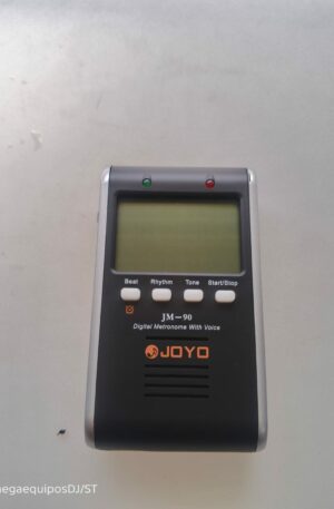 Metrónomo digital JOYO JM-90 negro con pantalla LCD, luces indicadoras LED y caja original que destaca la función de voz humana.