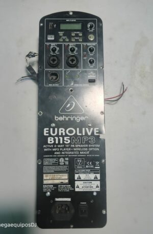 Módulo de amplificación original RCF HDL 20-A visto de frente con conectores XLR y PowerCon, y vista posterior de la placa de circuitos electrónicos.